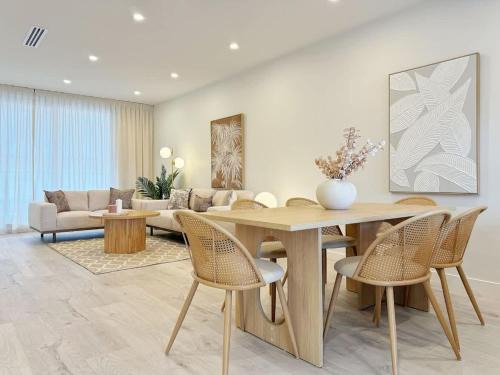 Greenlane Casa | Luxury 4 Beds Family & Business Travel Suite - ASB Showgrounds & Cornwall Park