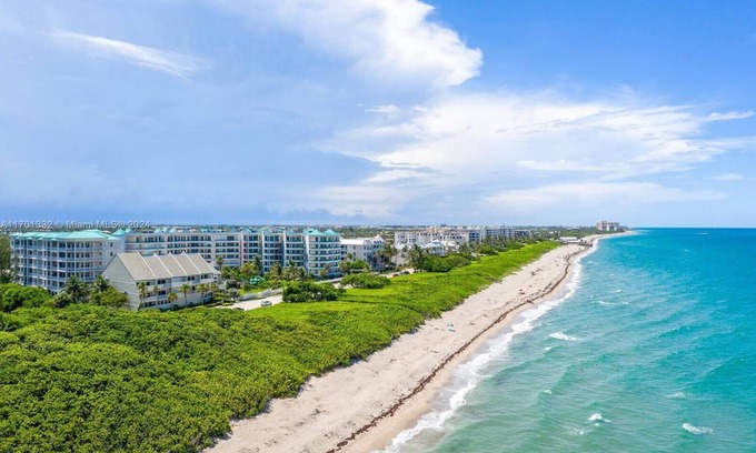 Jupiter Condominio | LUXURY 4-Ensuites Beach condo in Jupiter 100 Yards to Ocean!Ocean Views!