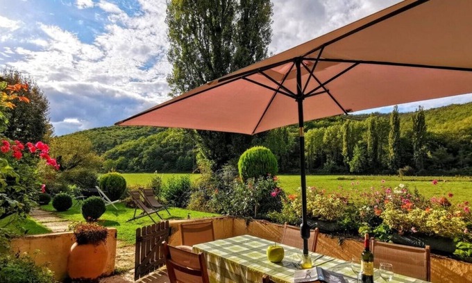 Les Eyzies Cabaña | Lujosa cabaña de piedra de 4 estrellas junto al río, impresionantes jardines de 4 acres, piscina, sala de juegos