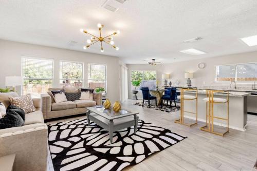 North San Antonio - SAT Casa | Luxury 4B Getaway near Airport Executive Suite