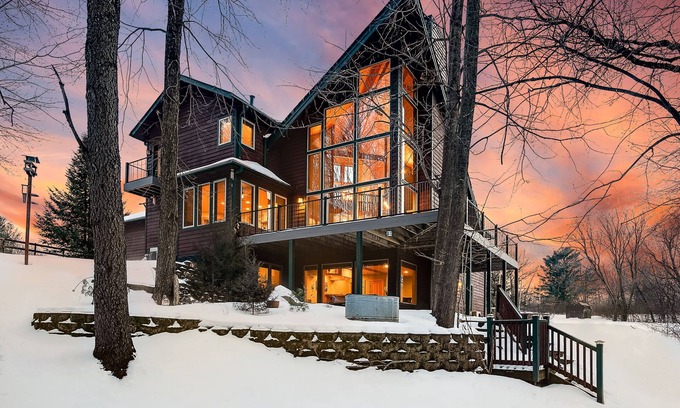 Scandia Casa | Luxury 4BD/3BA Custom Home-12 Acres - Sauna, Jet Tub, Theater, 3 Gas Fireplaces