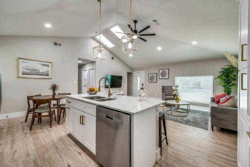 Irving Casa | Luxury 4BR,2B Home, Hot Tub, Near DFW Airport, Modern Comfort Awaits