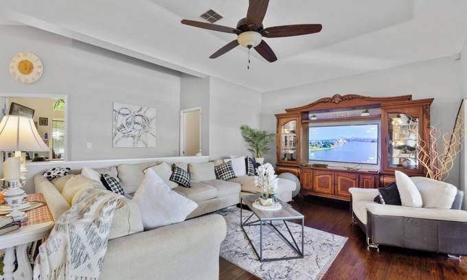 East County Civic Group Casa | Luxury 4BR/3BA Home with Pool – Ideal for Executives & Travelers