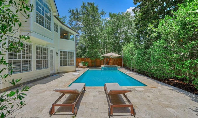 The Woodlands Casa | Luxury 4BR/3Bath with the heated pool and Spa