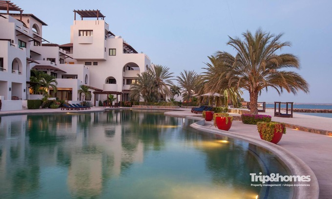 La Paz Condominio | Luxury 4BR/4Ba Beach front Villa perfect location