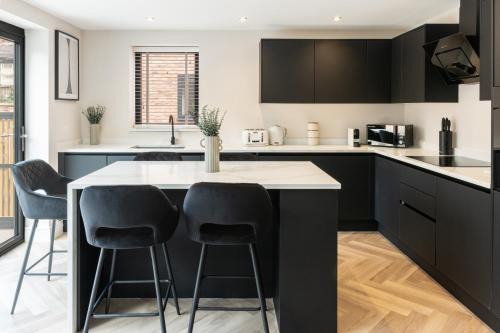Hope Street Casa | Luxury 4BR City Centre House - Free Parking
