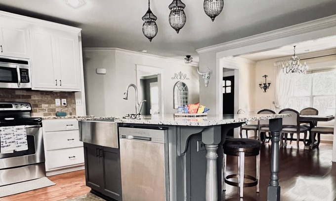 Huntsville Casa | Luxury 4BR Close To Everything - 5 Min to Downtown