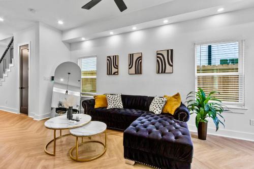 Southeast Houston Casa | Luxury 4BR Escape 10mins to NRG, Dwtn HTX, Zoo, and MedCtr