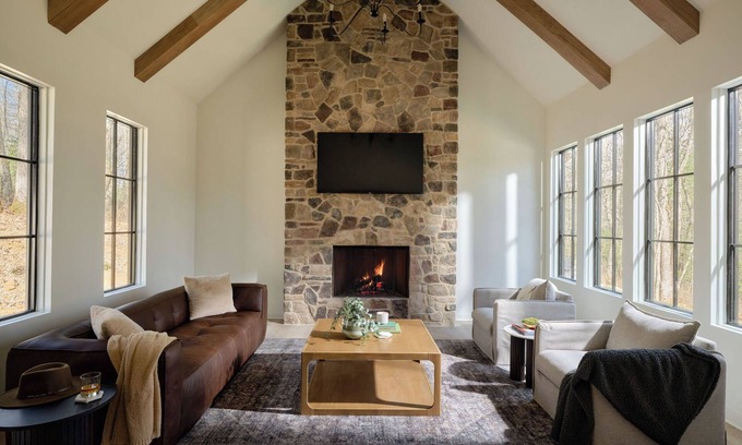 Lake Sequoyah Cabina | Luxury 4BR Mountain Home Near Downtown Highlands, Surrounded by Nantahala Forest