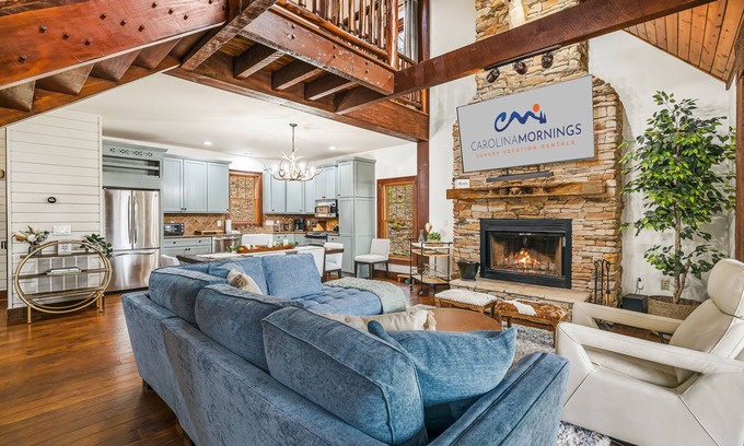 Mountain Air Cabina | Luxury 4BR mountain home with hot tub, shuffleboard, gated community & views.
