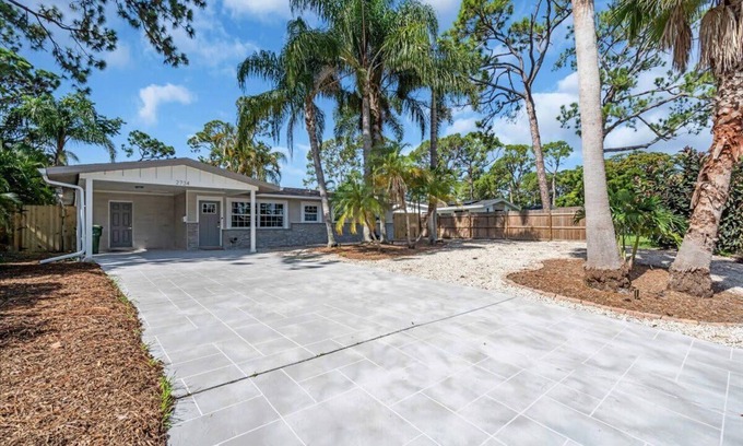 Park East Casa | Luxury 4BR Pool Home Near Downtown & Lido Beach