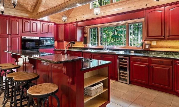 Harbor Springs Cabina | Luxury, 4k sqft Fireside Lodge with Treetop Bunkhouse, pet friendly! No fees!