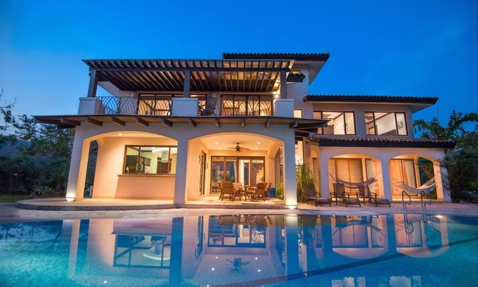 Samara Villa | Villa de lujo, impresionantes vistas al mar, 2 Master Suites, fácil paseo a la playa