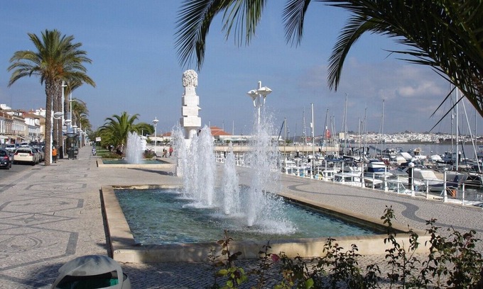 Vila Real Santo Antonio Villa | Lujosa villa independiente con 5 habitaciones, piscina y vista al mar
