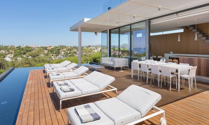 Vale do Garrao Villa | Luxury 5 bedroom villa with pool, sea views in Vale do Lobo J128 - Almancil, Algarve