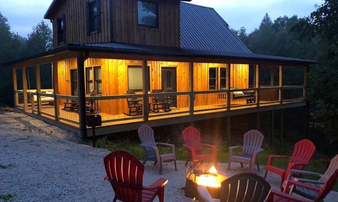 Campton Cabina | Luxury 5 Cabins in Red River Gorge Hot Tubs, Wi-Fi