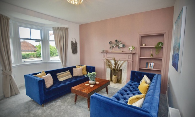 Colinton Casa | Luxury 5Bed & 3Bath house with hot tub + garden