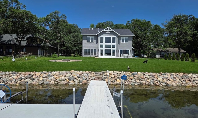 Otter Tail County Casa | Luxury 5BR on Rush Lake!