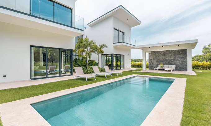 Punta Cana Villa | Luxury 5BR Villa w/ Pool, BBQ & Maid in Caleton