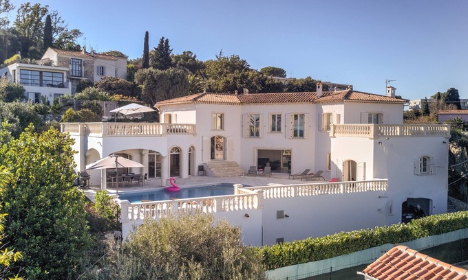 Plaine de la Brague Villa | Villa de lujo de 6 dormitorios, piscina climatizada, en el corazón de Antibes, increíbles vistas al mar!