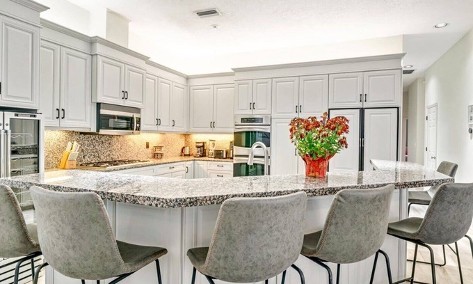 Siesta Key Casa | Luxury 6BR Retreat with Beach Access