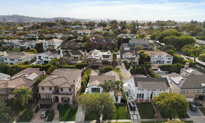 Beverlywood Villa | Luxury 6BR Villa Near Beverly Hills Kosher Kitchen Heated Pool Sauna Guest House