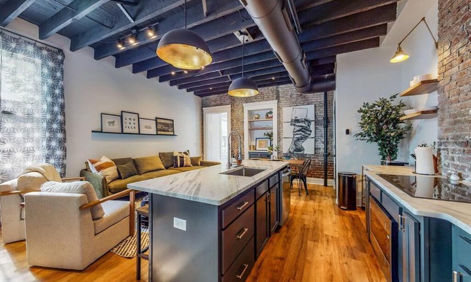 Phoenix Hill Casa | Luxury 8 Bed/4 Ba NuLu Home Private yard/parking