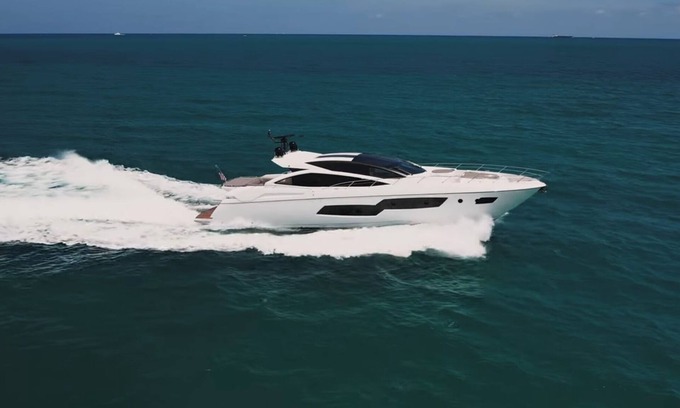 Coco Alquiler De Eote | Luxury 80'' 4 Cabin Yacht