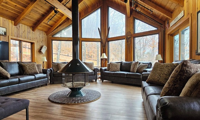 Ludlow Chalet De Esquí | Luxury 8BR Ski In/Out Okemo Chalet on Sachem Trail Sleeps 22 Adults