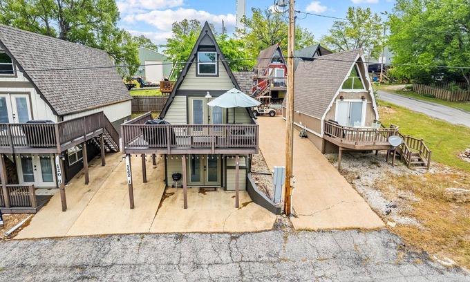 Lampe Cabina | Luxury A Frame at Table Rock Lake! Sleeps 8!
