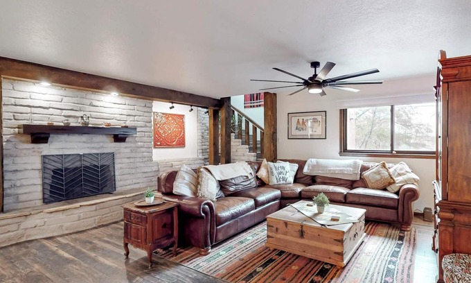 Northeast Heights Casa | Cozy adobe 3 bdrm! Mtn views, trails and ski runs, easy access