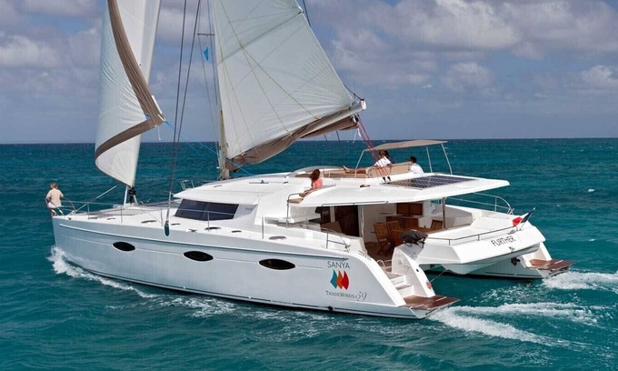 Bas du Fort Alquiler De Eote | Vacaciones Vela de lujo con tripulación, Todo incluido, 7 noches, 1 cabina o toda embarcación