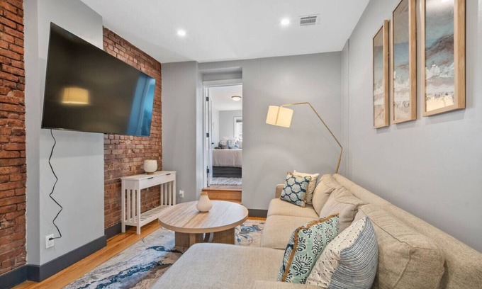 The Heights Apartamento | Luxury and Modern Stay Near Hoboken+Skyline Patio