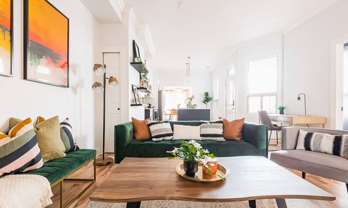 Pointe-Saint-Charles Condominio | Luxury and spacious & Yard Patio Downtown+OLD Port + Free Parking +1min Metro