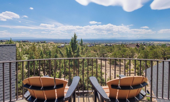Powell Butte Casa | Luxury and tranquility nestled within the prestigious Brasada Ranch community ne