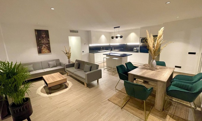 Talamanca Apartamento | LUXURY APARTMENT MARINA BOTAFOCH