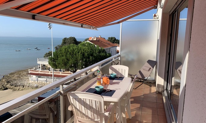 Saint-Palais-sur-Mer Apartamento | Apartamento de lujo, planta alta con terraza, frente al mar a 20 metros.
