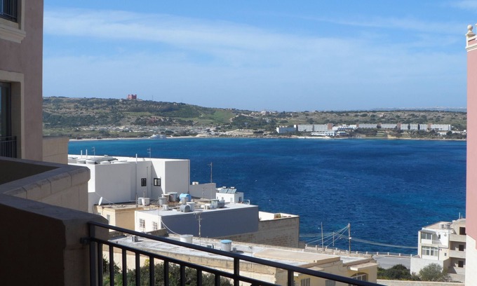 Għadira Apartamento | Apartamento de lujo 3 dormitorios y 3 baños con balcón, piscina, Seawiew