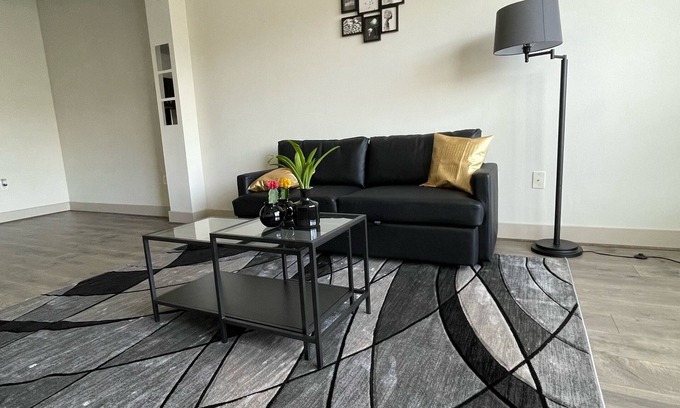Woodlake - Briar Meadow Apartamento | Luxury apartment 8 minutes away from the galleria mall!
