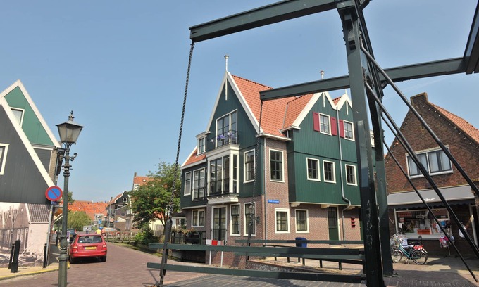 Volendam Apartamento | Apartamento de lujo en el corazón del centro de Volendam a 30 metros del puerto.