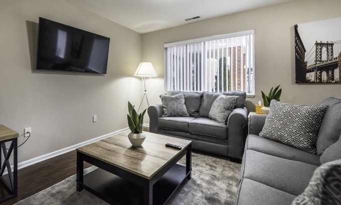 Bryant Pattengill West Apartamento | Luxury Apartment minutes away from UofM's main campus!