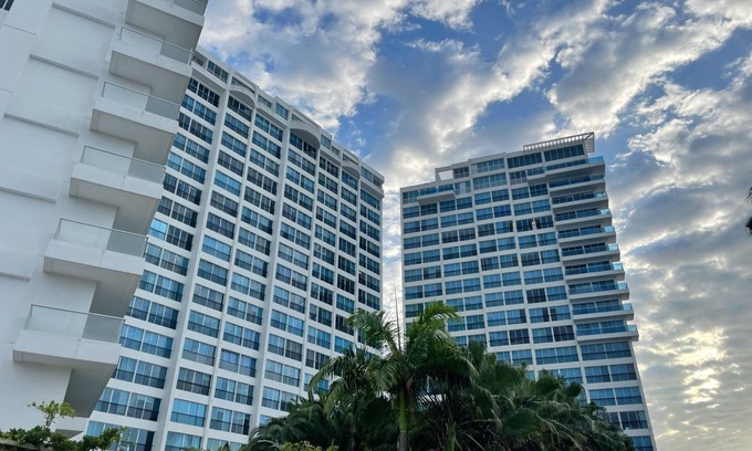 Punta Blanca Apartamento | Lujo frente al mar apartamento wifi seguridad parqueo 3C/3B