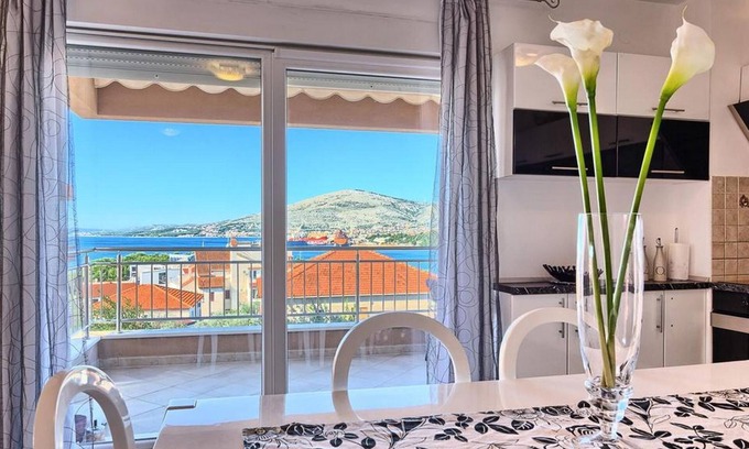 Okrug Apartamento | Luxury Apartment Okrug Gornji With Sea View and Pool