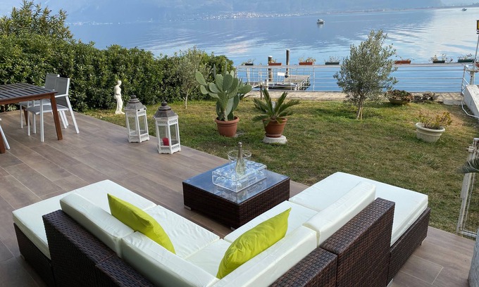 Predore Casa | Apartamento de lujo en el lago con jardín privado.