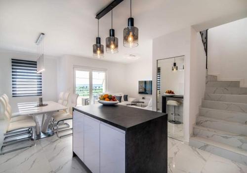 Klanfari Apartamento | Luxury Apartment Queens on two floors with a panoramic sea view
