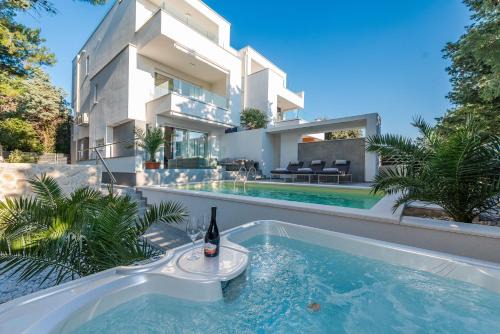 Novalja Apartamento | Luxury apartment SUNSET with private pool and jacuzzi