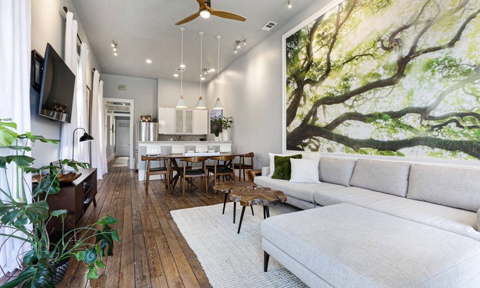 Touro Apartamento | Luxury apartment Uptown off Magazine St — walk to restaurants