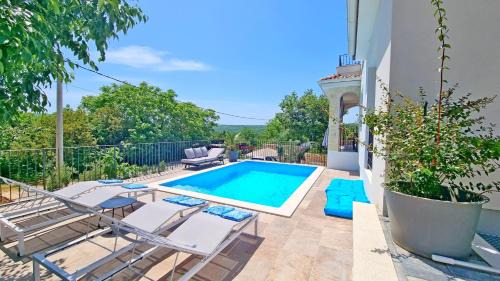 Cizici Apartamento | Luxury apartment Viktorija with private pool