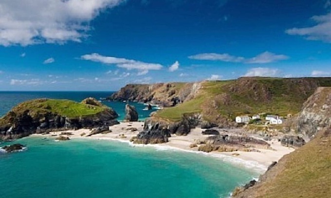 Maenporth Apartamento | Luxury apartment with superb sea views and just minutes walk to the beach