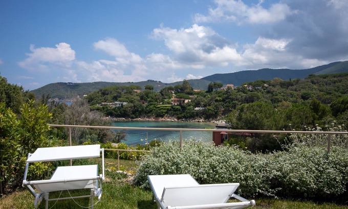 Procchio Casa | Luxury apartment with private access to the sea.